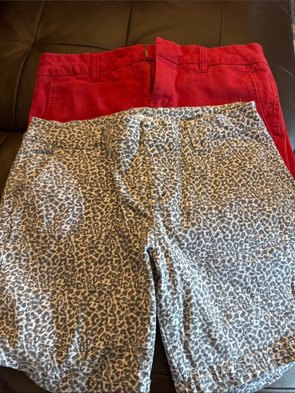Set of 2 Market & Spruce 6.5” inseam shorts.
